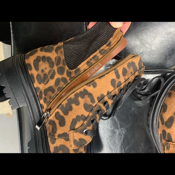 Women’s Lace Up Chunky Sole Ankle Boot in Leopard Faux Suede - Picture 14 of 15